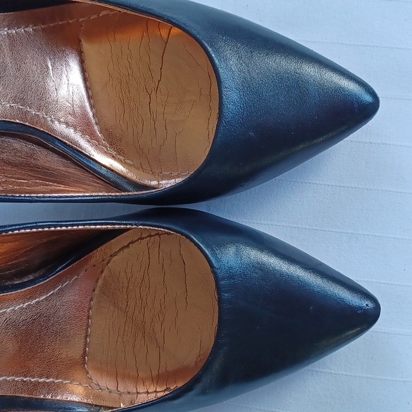 BCBGeneration "Cielo" Black Leather Pump- Sz. 7.5 - Picture 5 of 16